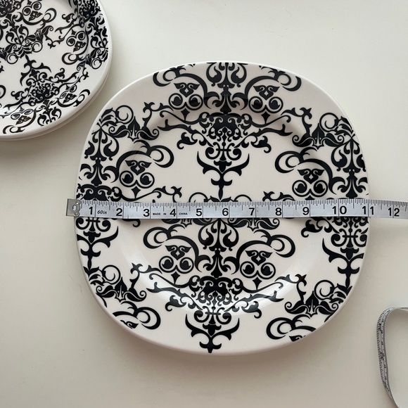 Elegant Pottery Barn Versailles Black and White Dinner Plate Set - Picture 3 of 5